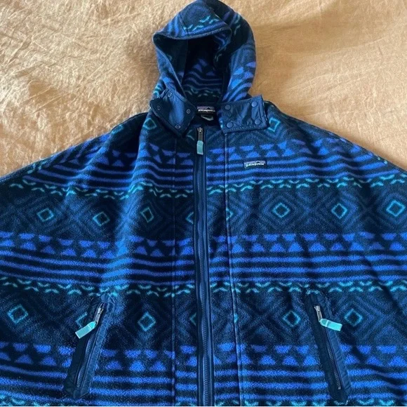 Patagonia Synchilla Navy and Teal Geometric Fleece - Picture 1 of 5